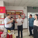 侨联刘主任听取王依清总经理介绍