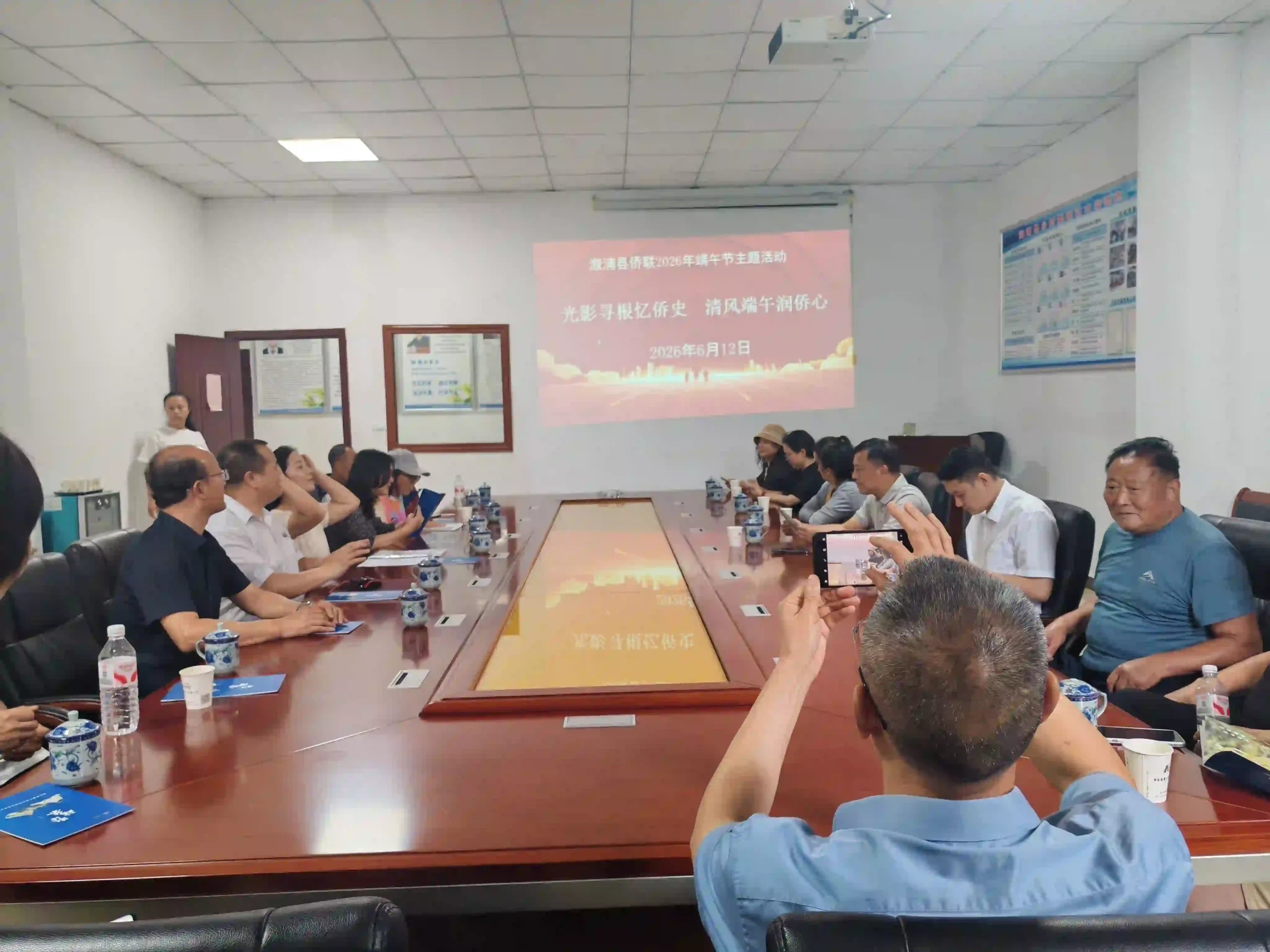 溆浦侨联与翱康商讨发展契机